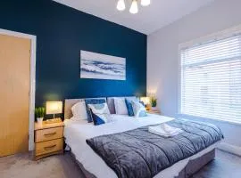 Queens Avenue - Central Chester Home - Sleeps 9