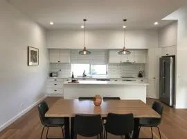 A Sanctuary at Denhams - Family & Pooch Friendly
