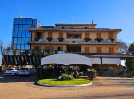 HOTEL AI TIGLI, hotel con estacionamiento en Langhirano