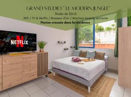 Grand Studio Le Modern Jungle - Résidence Les Jacquiers, apartman u gradu 'Saint-Denis'