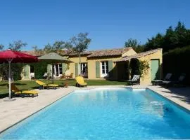 nice family vacation house with heated swimming pool, in mouries, alpilles areas 10 persons