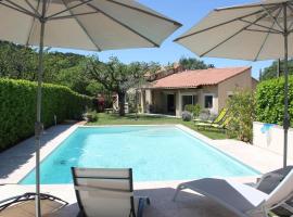 family house with private pool in the heart of the village of le beaucet, at the foot of the ventoux - sleeps 8, lodging in Le Beaucet