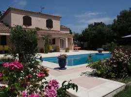 pleasant villa located in aureille, close to the center by foot, in the alpilles park, sleeps 6.