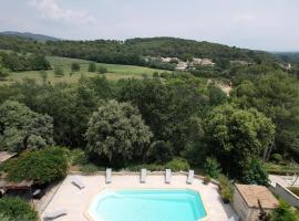 Pleasant part of house with pool to share in Vaucluse, 4/6 people, apartemen di Puget
