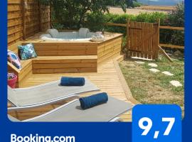 Cottage Combet Gîte Climatisé avec Jacuzzi ค็อทเทจในMarsanne