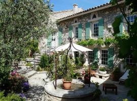 Semi-detached provencal farm with swimming pool, Zimmer in Orgon