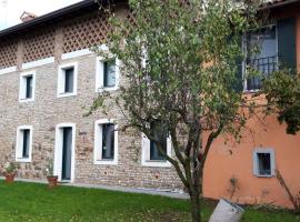 Monticello Lovely Apartment with Garden, cheap hotel in Pavia di Udine