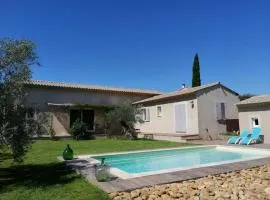 very pleasant house with private swimming pool, near the town center of maubec, in the luberon, vaucluse- 4 people.