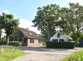 Farmhouse, Jacuzzi, Sauna, BBQ grill & Garden, Sleeps 24, rumah percutian di Kockengen