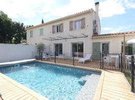 charming house in a quiet environment with private swimming pool, near the village center of maussane-les-alpilles - 8 people, hotel in Maussane-les-Alpilles