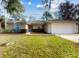 Blooming Paradise, casa o chalet en Flagler Beach