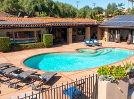 H1 California Adobe Estate at Moonlight Ranch, Views, Private, Heated pool, Jacuzzi, Petting zoo!, hotel familiar en Vista
