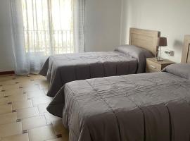 APARTAMENTOS LEONOR โรงแรมในบาเอซา