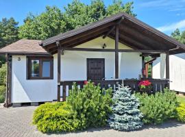 Domki letniskowe LENIUSZKOWO, cabin in Bobolin