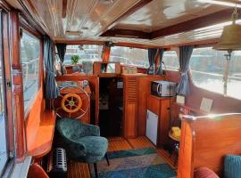 Motorjacht Flint, hotel in Amsterdam