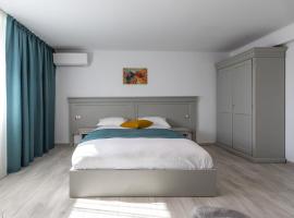 Sky Rooms by Volo Guest House, privatni smještaj u gradu 'Sub Coastă'