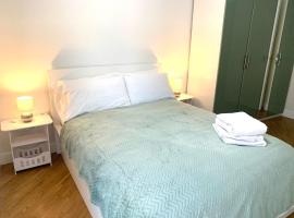Dagenham 1 bed flat with views, kæledyrsvenligt hotel i Goodmayes