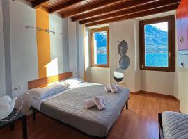 renzo e Lucia lake view apartment, hotel in Oliveto Lario