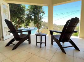 Aruanda Apartment - perfect get-away for two at the top of Bequia, דירה בUnion