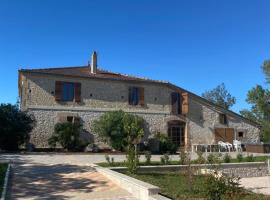 Gîte Clara - Domaine du Catalan, hotel v destinaci Aubiet