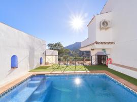 Finca Alcaparaín con Piscina en Caminito del Rey-Carratraca, hotel i Carratraca