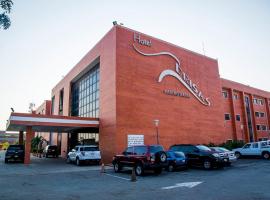 HOTEL BRISAS PARAGUANÁ、Punto Fijoのホテル