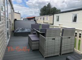 Tattershall Lakes The Oakley Caravan 8 berth with Hot tub & WiFi, Ferienhaus in Tattershall