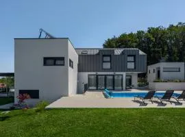 Casa Cielo, new modern villa with outdoor pool