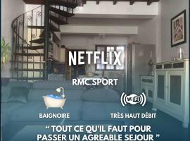 Logements Un Coin de Bigorre - La Pyrénéenne - 130m2 - Canal plus, Netflix, Rmc Sport - Wifi fibre - Village campagne, hotel with parking in Tournay