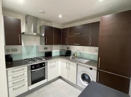 London 2Bedrooms 2Bathrooms, Balcony, Parking, Lovely South Woodford, lägenhet i London