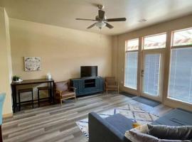 Cannery Square Apartment 104, hotel in Sun Prairie
