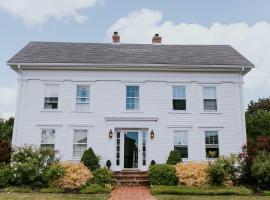 Oceanfront Mid-Coast Maine Home with Private Beach!, hotel di Stockton Springs