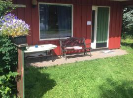 R&oslash;nlund Hyttepark, Midgard, hotel de playa en Ron