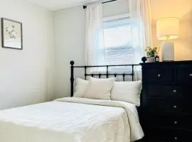 Charming and Convenient 3br 1ba apt - fully furnished and equipped - fast Internet