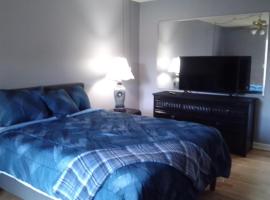 Irises House - private room in home, hotel com estacionamento em Kissimmee