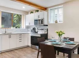 Adorable new studio with free parking and WiFi