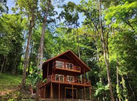 Gaia Nature Lodges at Bluff Beach, villa in Bocas del Toro