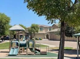 NEW - 5BR Home 20 min from Phoenix - AT