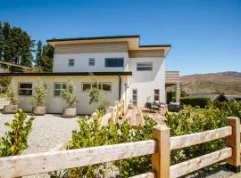Penshurst - Lake & Mountain Views - Sleeps 10