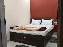 OYO Diamond Guest House, hotel near Pantnagar Airport - PGH, Rudrapur