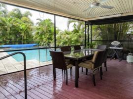 Family Holiday Fun With A Pool, villa i Banksia Beach