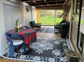 Cozy corner, cottage in Thames