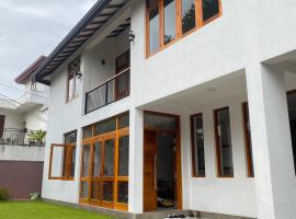 THE DOCTORS VILLA, hotel with parking in Ragama