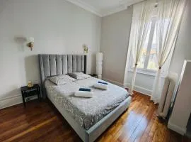 Self-checkin town house - Rooms to rent in a beautiful modern town house - Not a hotel - Location de chambres avec arrivée en autonomie - Extra fee for sheets and towels - Private parking - Check your plateform inbox and follow check-in instructions
