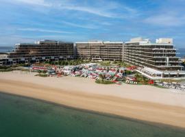 Th8 Palm Dubai Beach Resort, Vignette Collection by IHG, alojamiento con cocina en Dubái