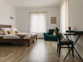 Hiša na Ravnah: Pišece şehrinde bir otel