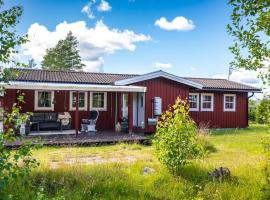 Långrösta; Ruime blokhut grenzend aan bos, cabaña o casa de campo en Hagfors