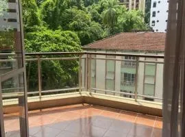 Apartamento na praia com sacada