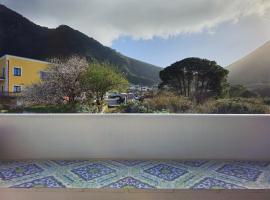 Case vacanza La Palmas nel centro di Malfa: Malfa'da bir otel