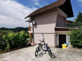 Tranquil holiday home with bubble bath: Tuheljske Toplice şehrinde bir kulübe